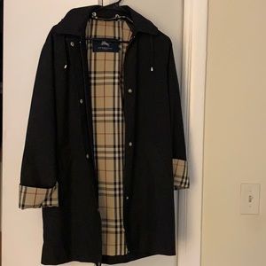 Classic Burberry raincoat !